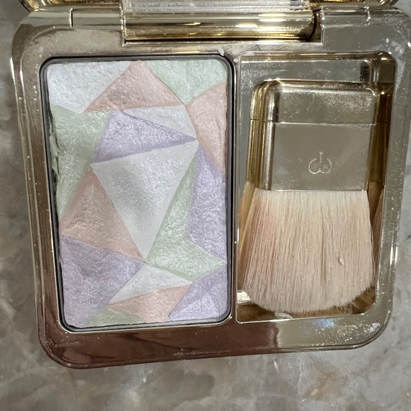 Cle de Peau Beaute Luminizing Face Enhancer - Picture 10 of 10